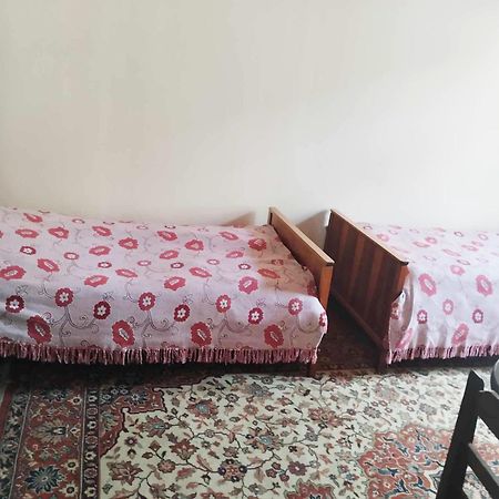 Guest House Tall Rooms Zugdidi Esterno foto