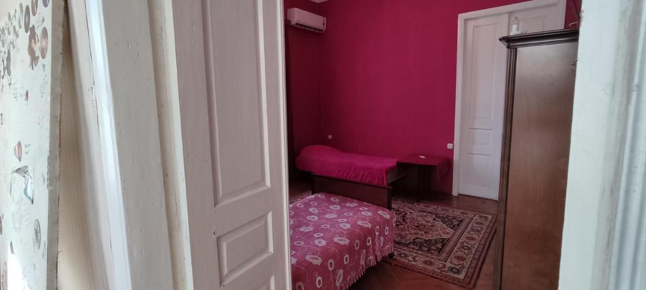 Guest House Tall Rooms Zugdidi Esterno foto