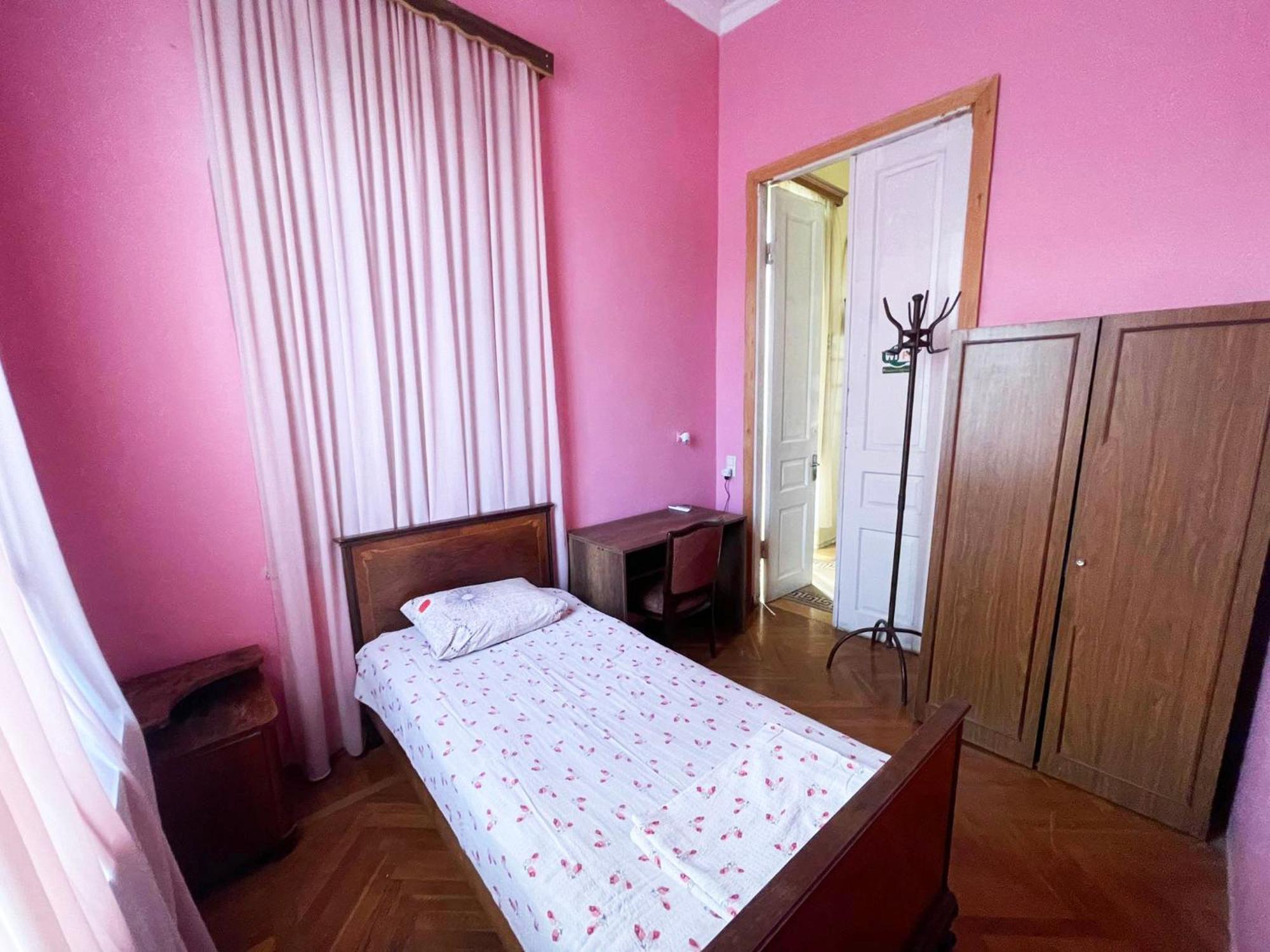 Guest House Tall Rooms Zugdidi Esterno foto